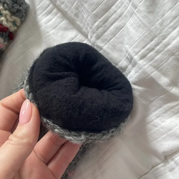 Fingerless Gloves with Embroidery - Picture 4 of 4